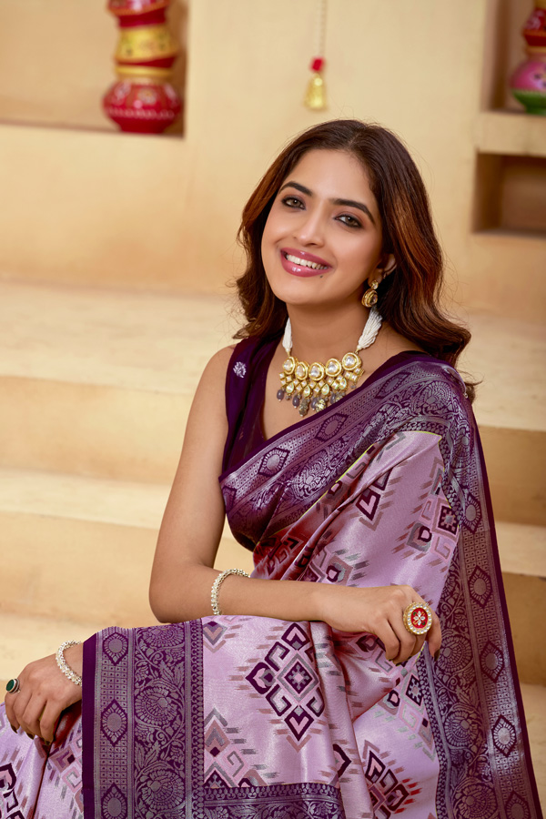 Luchila Woven Design Zari Patola Saree With Blouse Piece