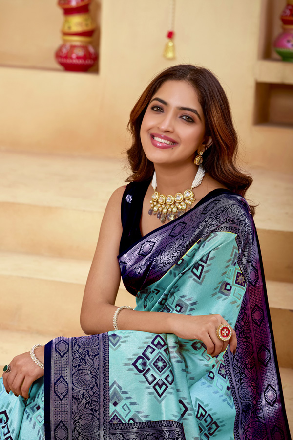 Luchila Woven Design Zari Patola Saree With Blouse Piece