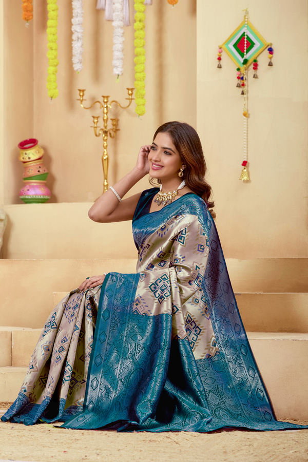 Ethnic Motifs Woven Design Zari Patola Saree